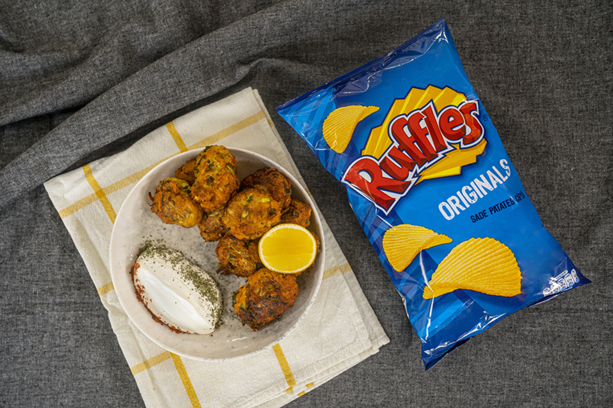 Mücverin Yeni Hali: Ruffles'lı Sebzeli Çıtır Lokmalar