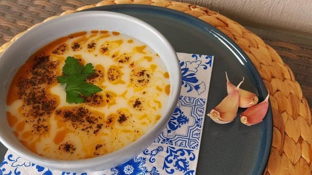 Akşam Sofralarına: Tavuk Paçası Çorbası