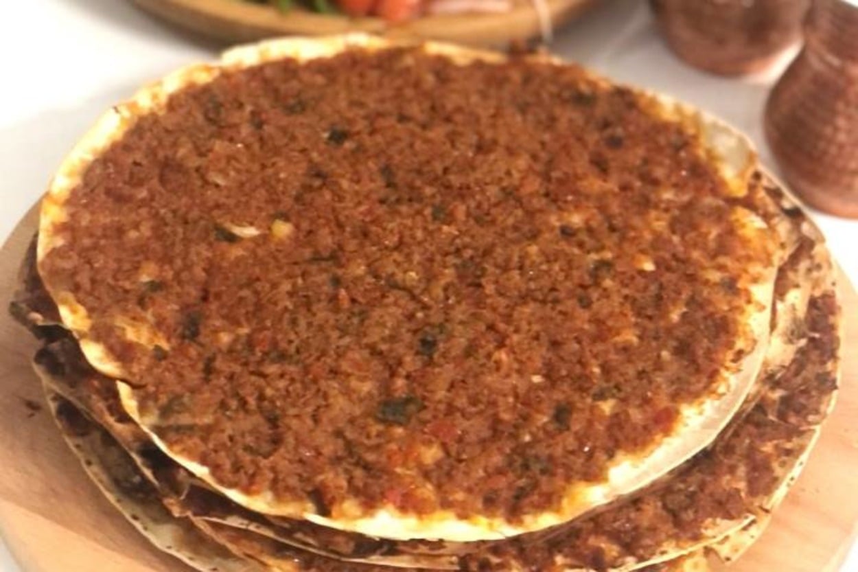 Hamur Yoğurmadan: Lavaş Lahmacun