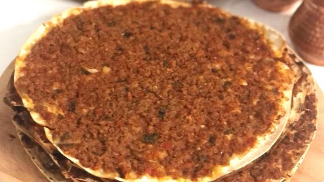 Hamur Yoğurmadan: Lavaş Lahmacun