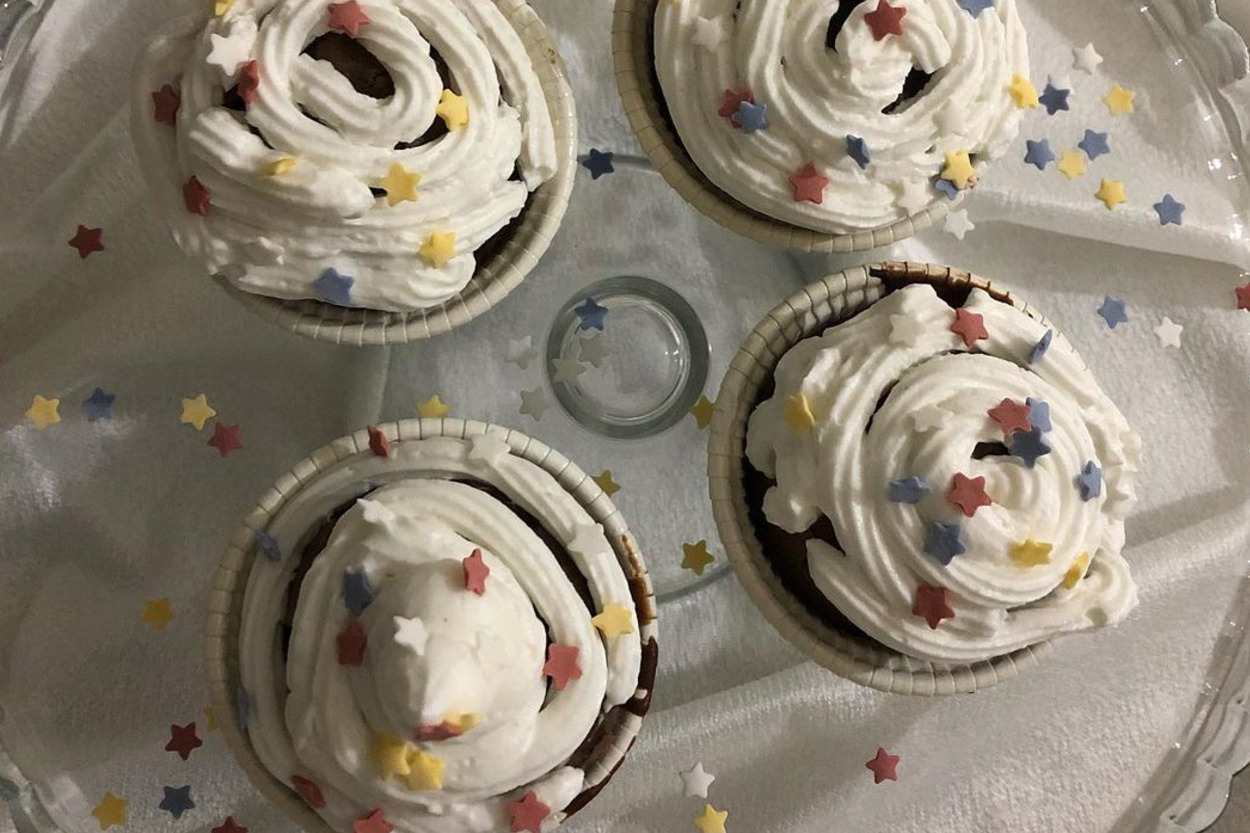 Parmak Yedirir: Pratik Kakaolu Cupcake