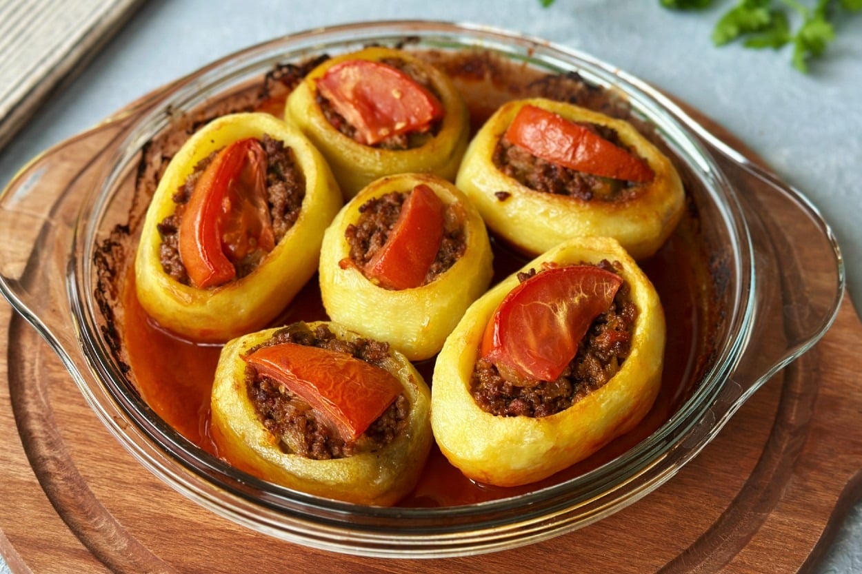 İçi Kıyma Dolu: Patatesli Karnıyarık