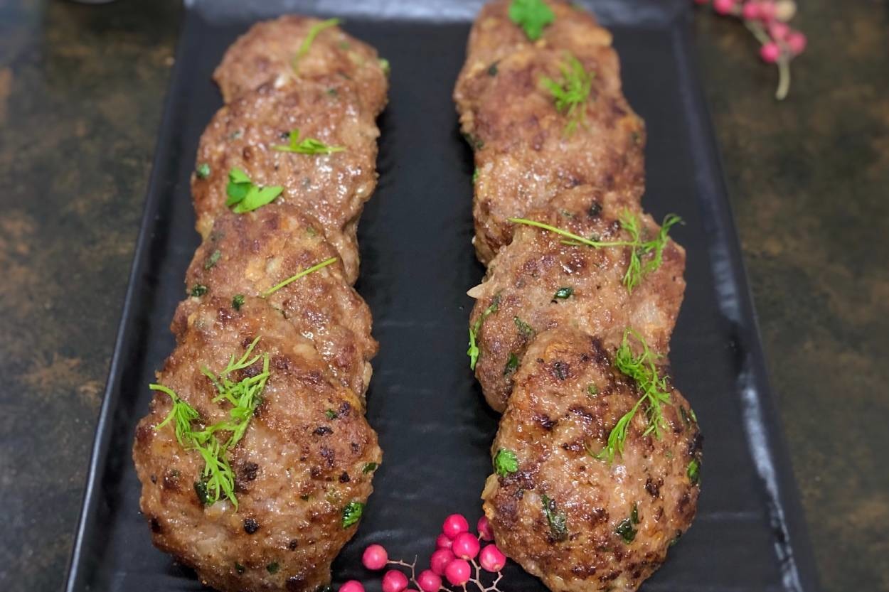 Ekmek Arası da Olur: Kolay Anne Köftesi