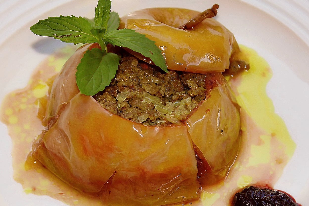 Lezzeti Şaşırtır: Etli Elma Dolması