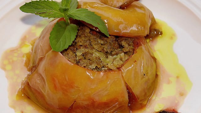 Lezzeti Şaşırtır: Etli Elma Dolması
