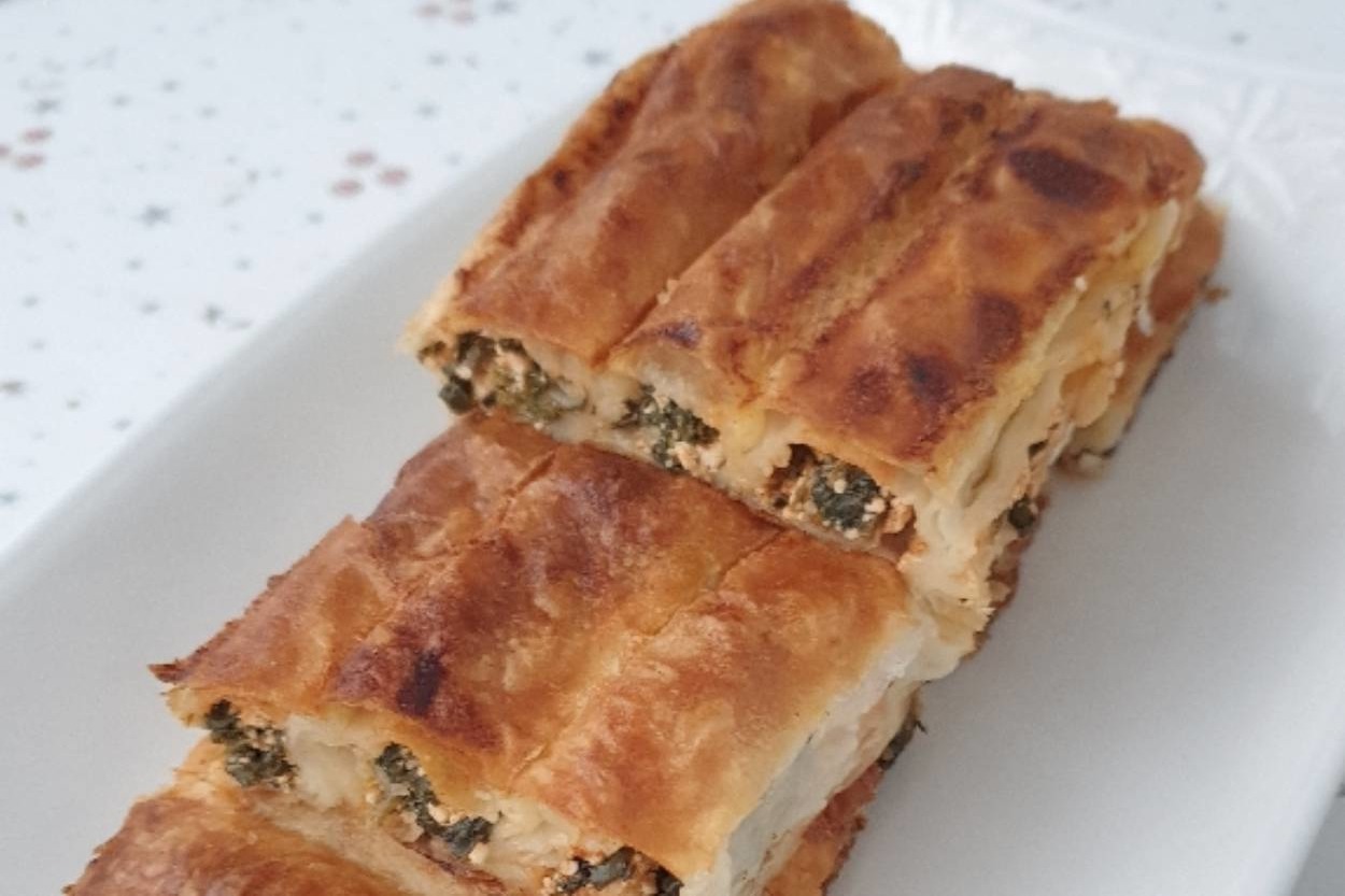 Nefis İç Harcıyla: Ispanaklı Lorlu Börek