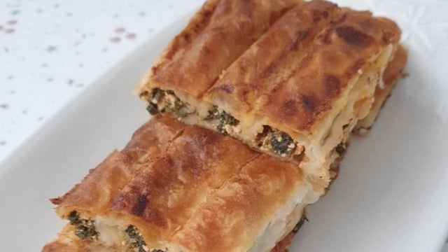 Nefis İç Harcıyla: Ispanaklı Lorlu Börek