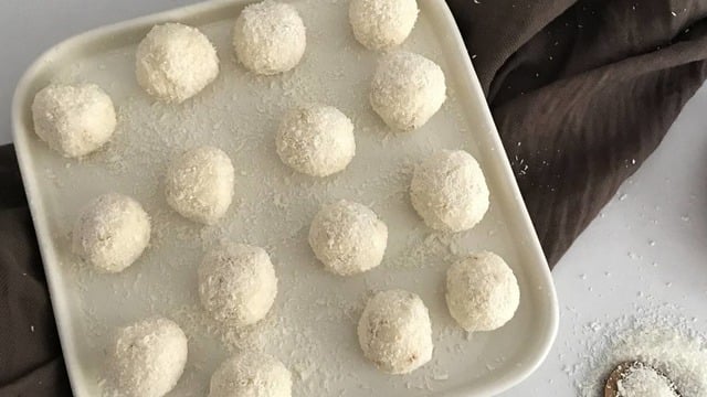 Masum Atıştırmalık: Sağlıklı Hindistan Cevizli Toplar