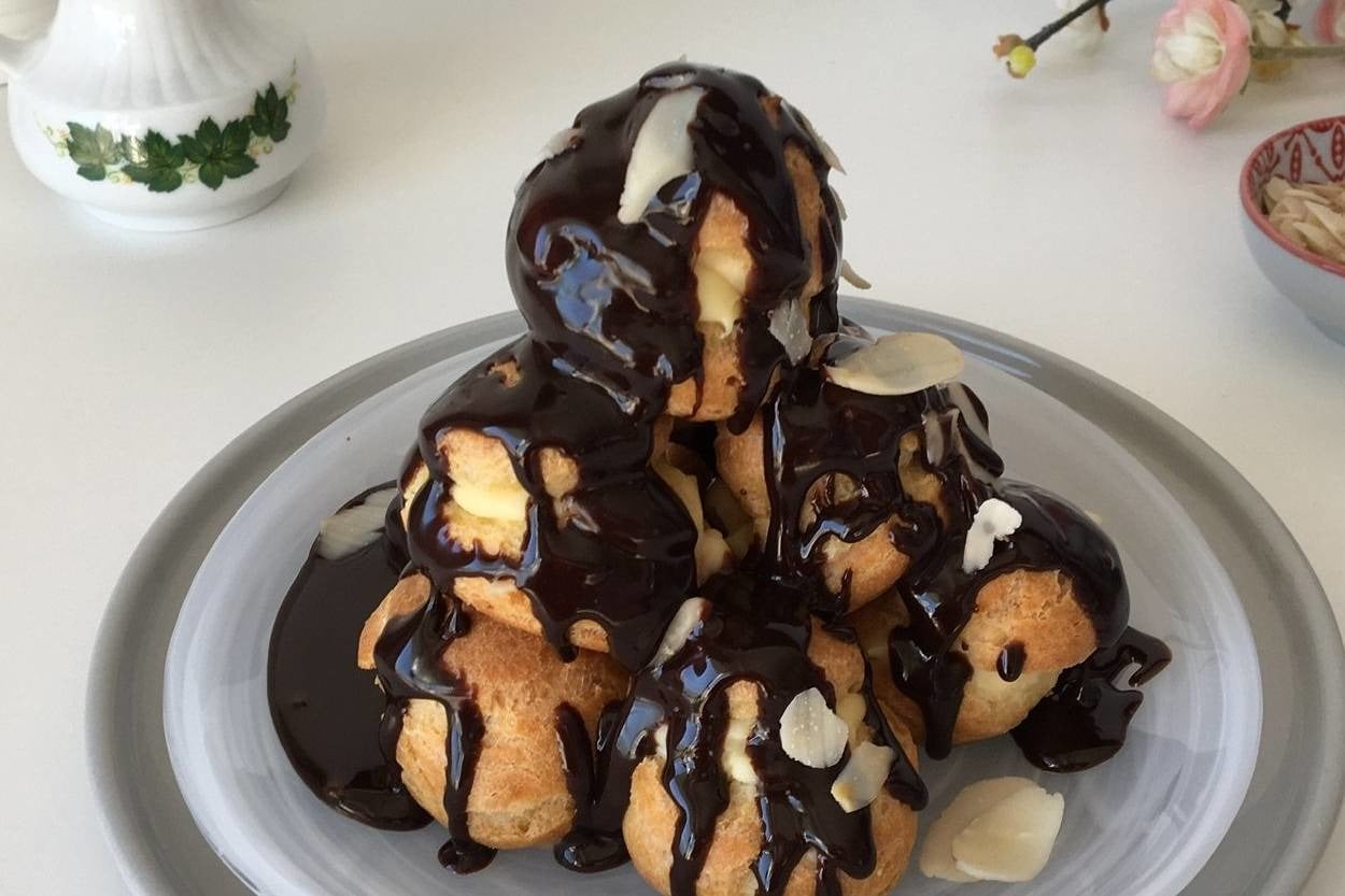 İçi Bol Kremalı: Ev Yapımı Profiterol