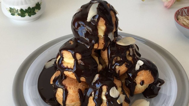 İçi Bol Kremalı: Ev Yapımı Profiterol