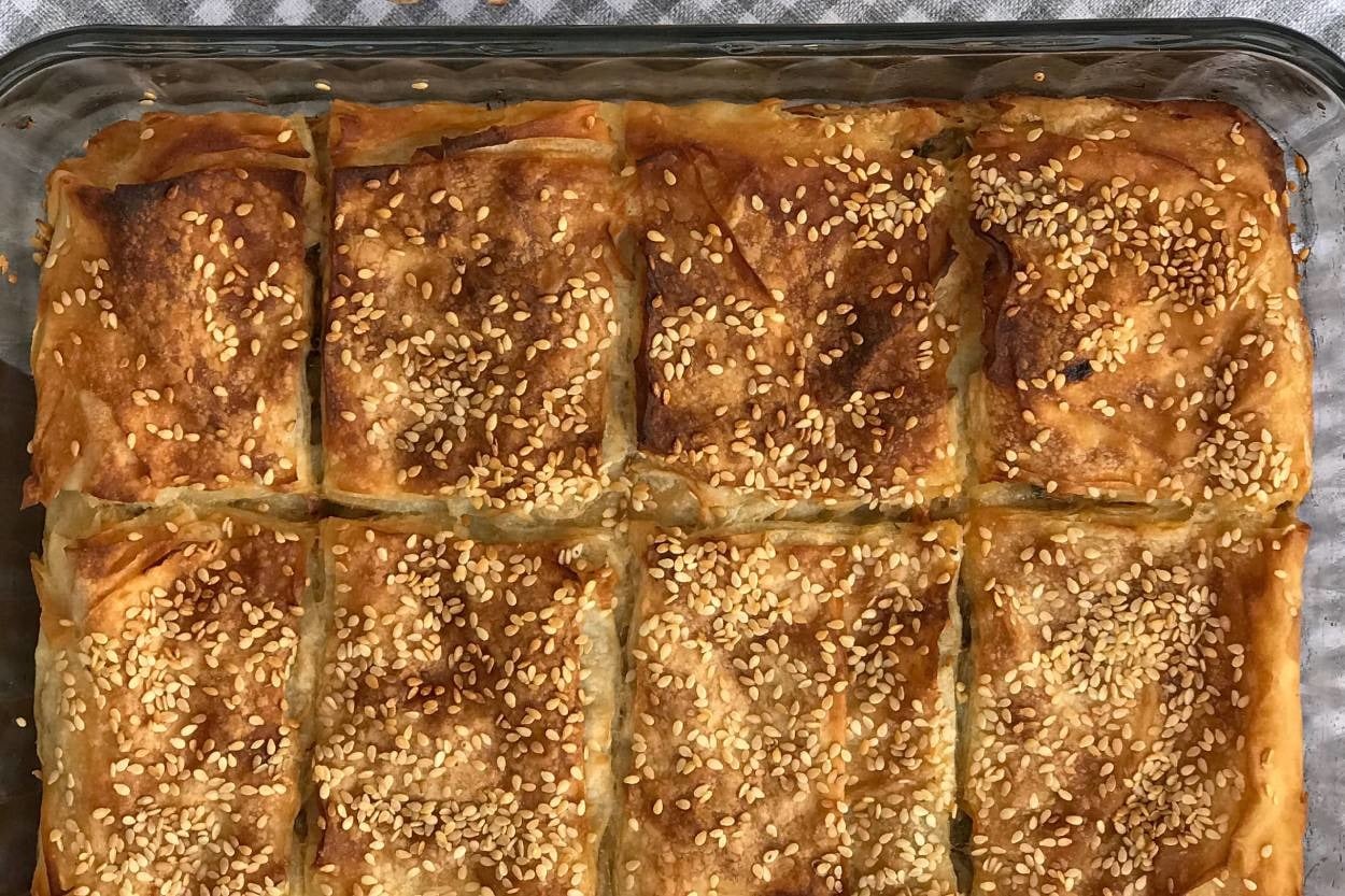 Hazır Yufkadan: Mantarlı Kaşarlı Börek