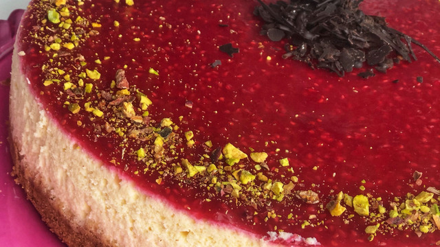 Şıklığıyla Büyüler: Ahududulu Cheesecake