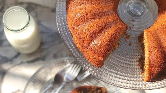 Enfes Dokulu: Siyez Unlu Havuçlu Tarçınlı Kek