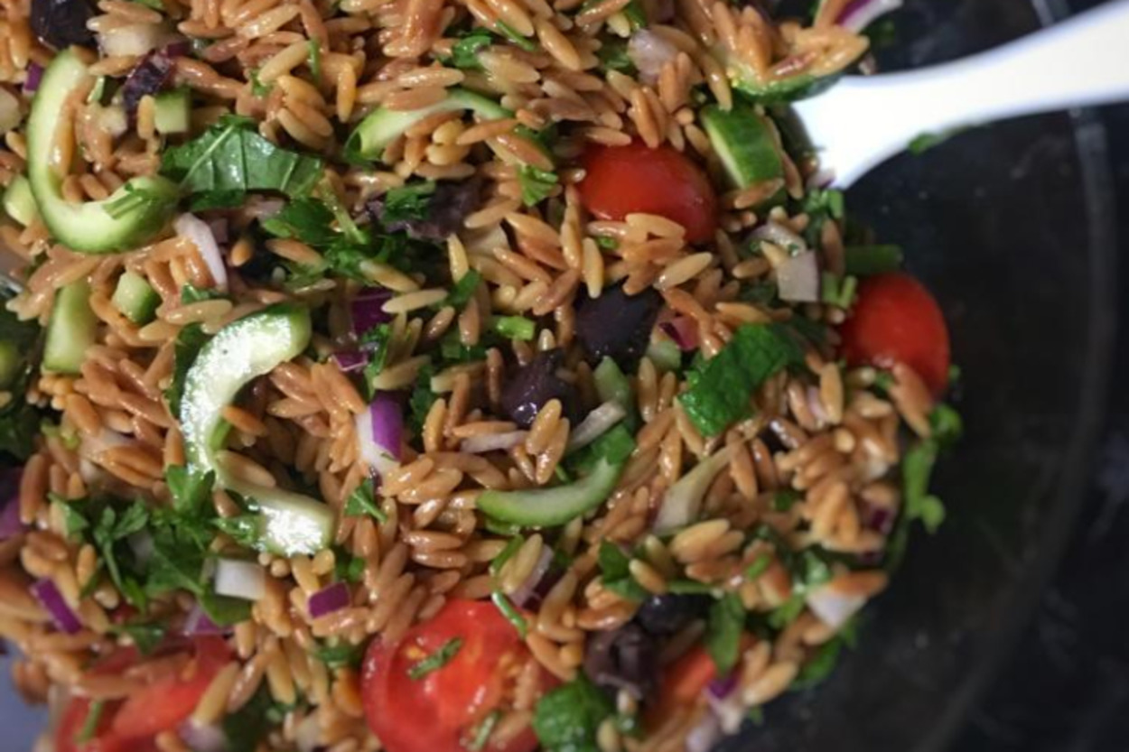 Pratik ve Hızlı: Arpa Şehriye Salatası