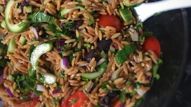 Pratik ve Hızlı: Arpa Şehriye Salatası