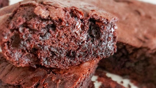 Zahmetsiz Lezzet: Bol Çikolatalı Çıtır Brownie