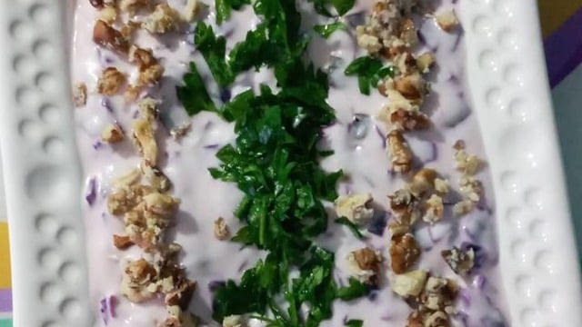 Faydası Bol: Yoğurtlu Mor Lahana Salatası