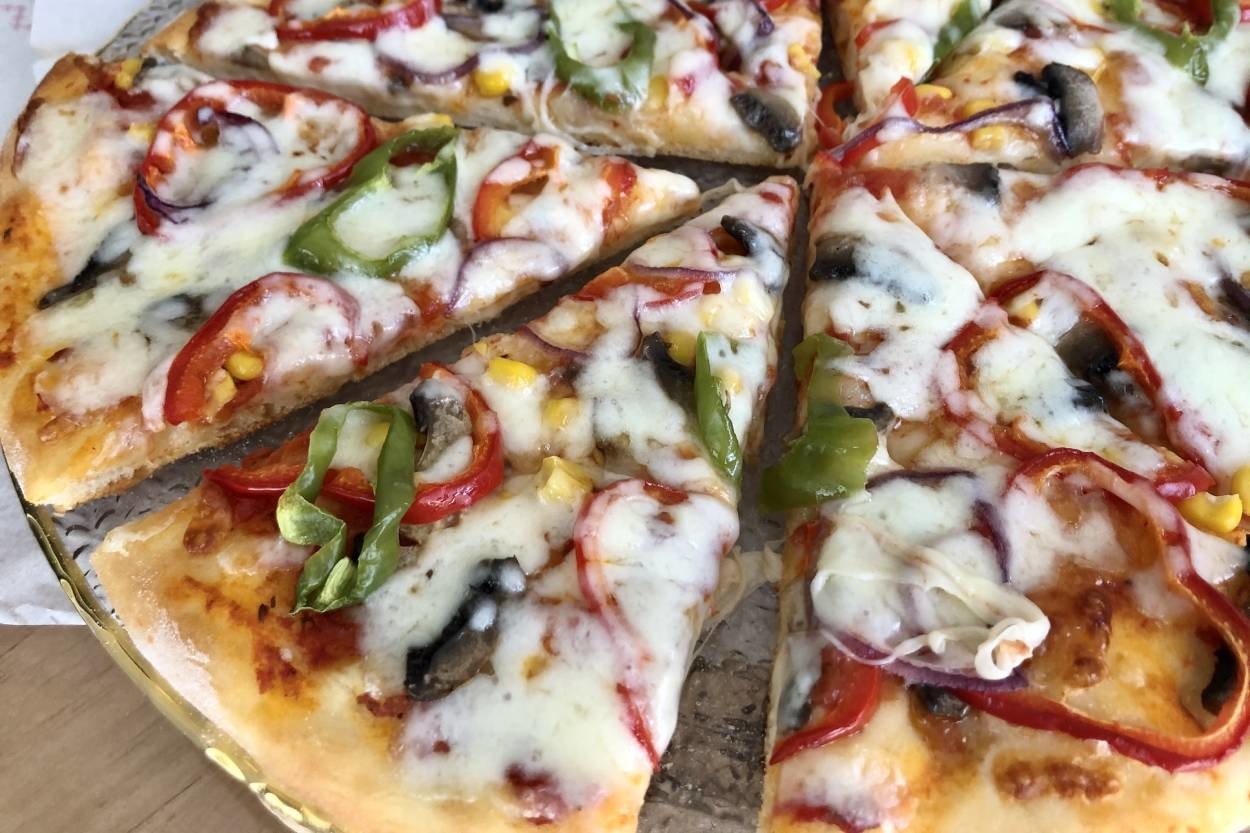 Restoranları Aratmayacak: Sebzeli Pizza