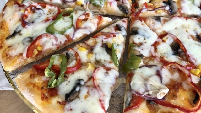 Restoranları Aratmayacak: Sebzeli Pizza