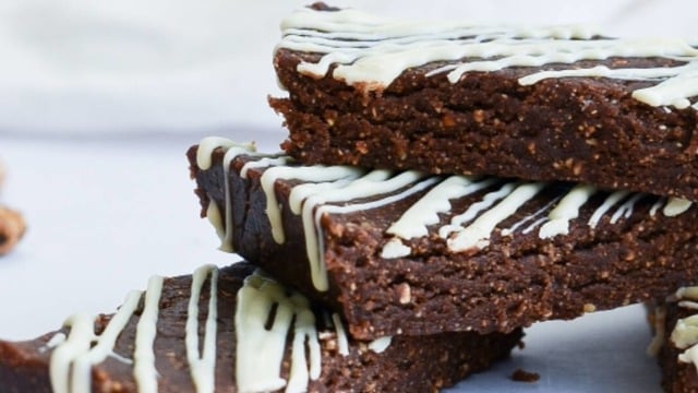 Az Malzemeli Enfes Lezzet: 4 Malzemeli Fit Brownie