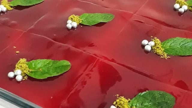 Kendini Ödüllendirmek İsteyenlere: Nar Soslu Etimek Tatlısı