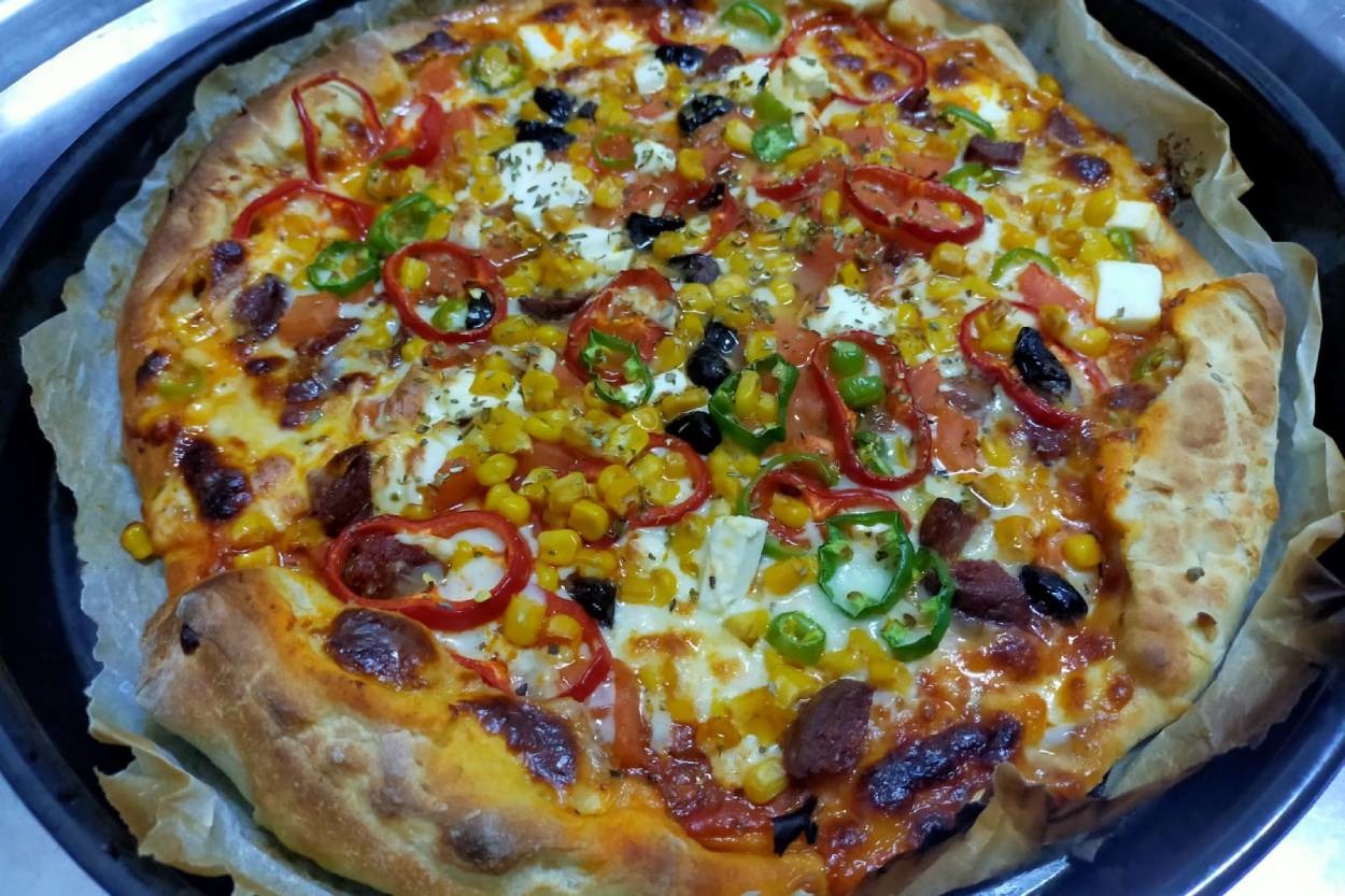 Mideleri Şenlendiren: Peynirli Kekikli Pizza