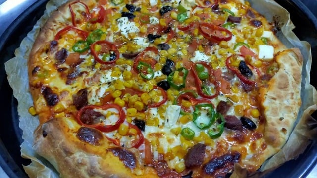 Mideleri Şenlendiren: Peynirli Kekikli Pizza