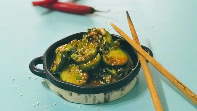Bir de Böyle Deneyin: Baharatlı Kore Salatalık Salatası