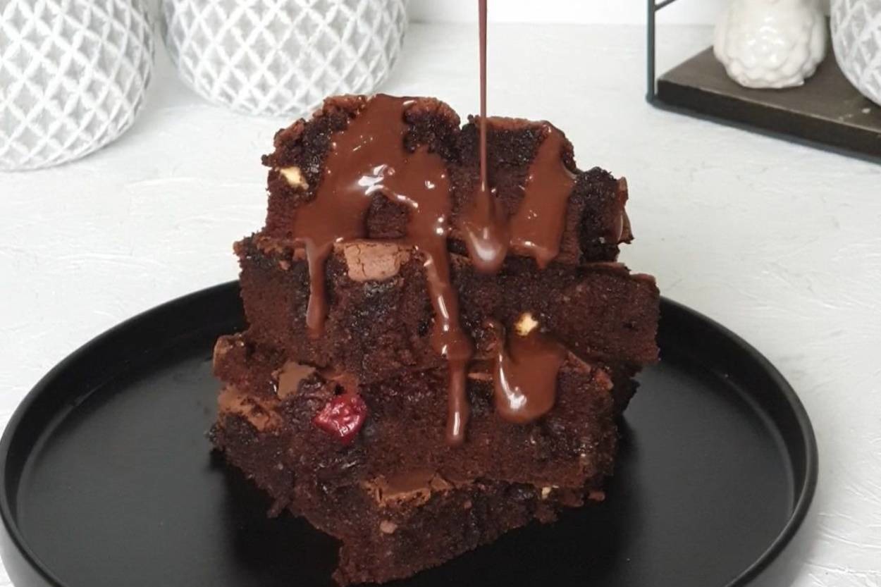 İçi Akışkan Çikolatalı: Fit Brownie
