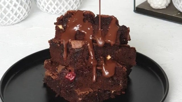 İçi Akışkan Çikolatalı: Fit Brownie
