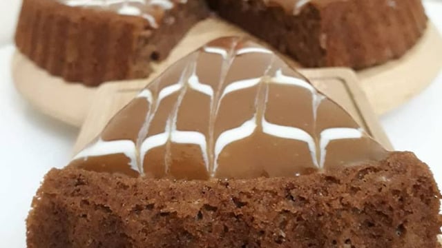 Ev Yapımı Sosuyla: Karamelli Tart Kek