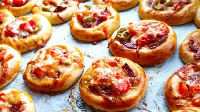 Kimse Hayır Diyemeyecek: Pastane Usulü Mini Pizza