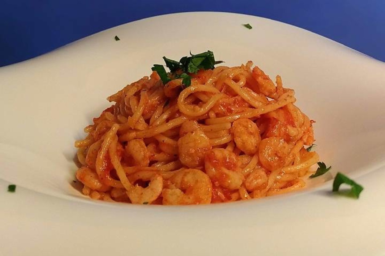 Farklı Öğün: Domates Soslu Karidesli Spagetti