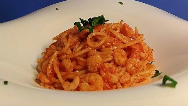 Farklı Öğün: Domates Soslu Karidesli Spagetti