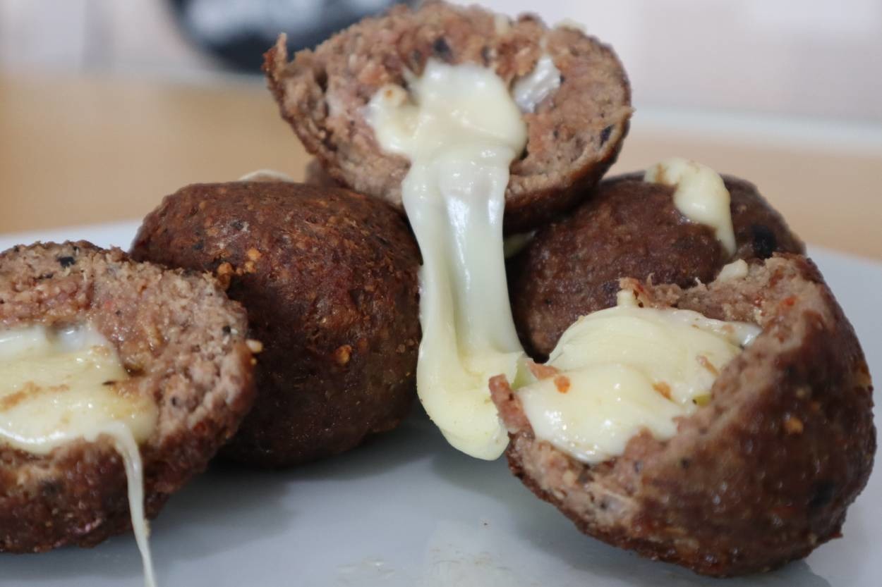 Sıcacık Lezzet: Kaşarlı Köfte