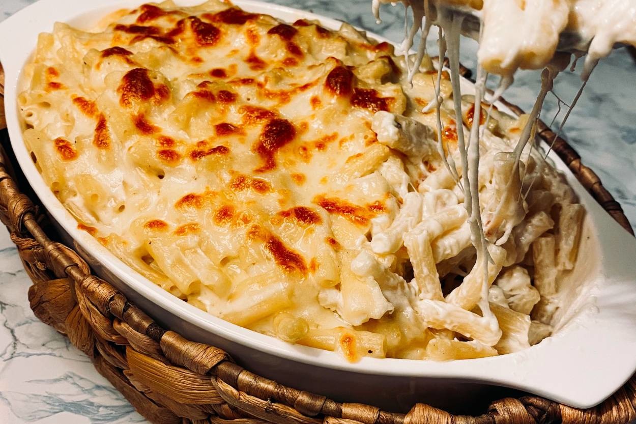 Uzadıkça Uzayan Peyniriyle: Mac and Cheese
