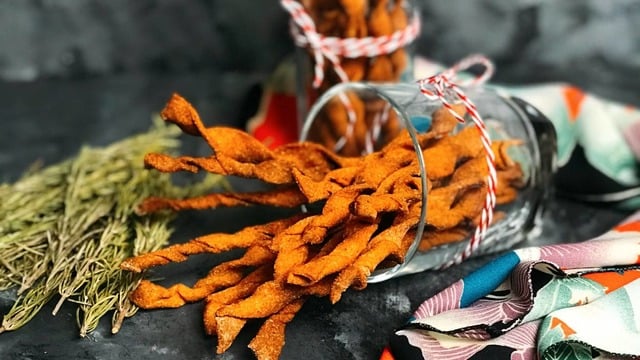 Nefis Bir Atıştırmalık: Çıtır Pizza Kraker