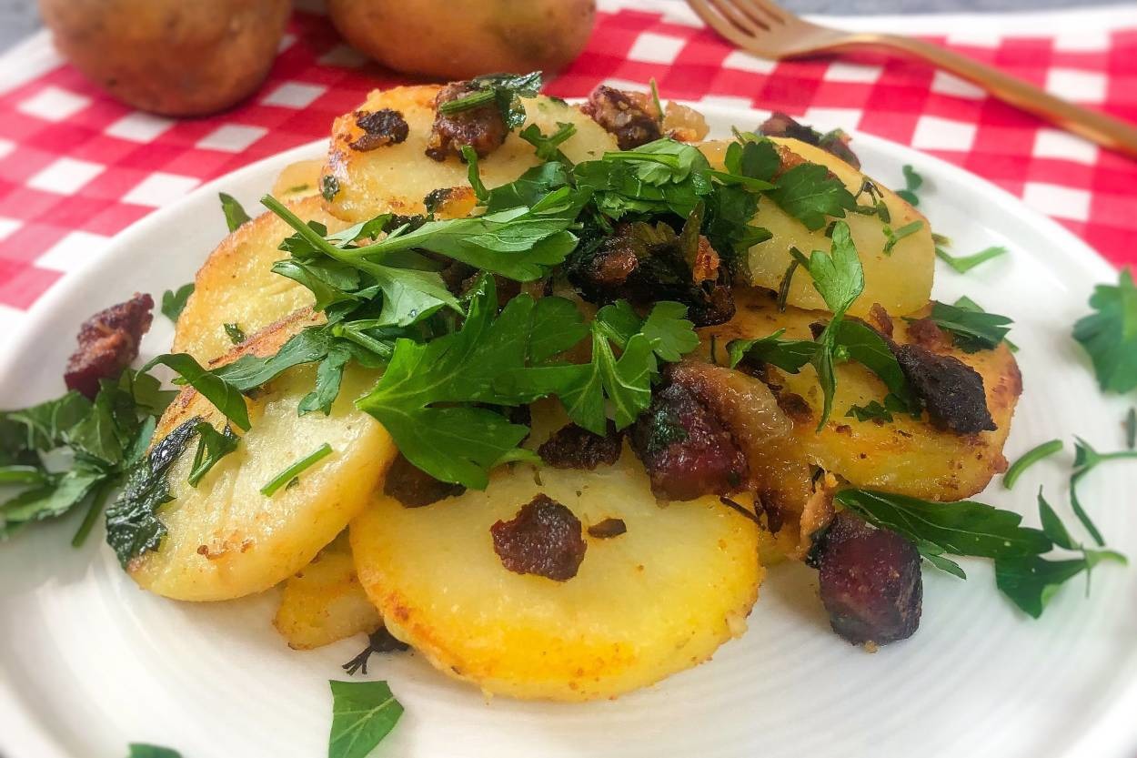 Bratkartoffeln Diye Bilinen: Pastırmalı Patates Kavurması