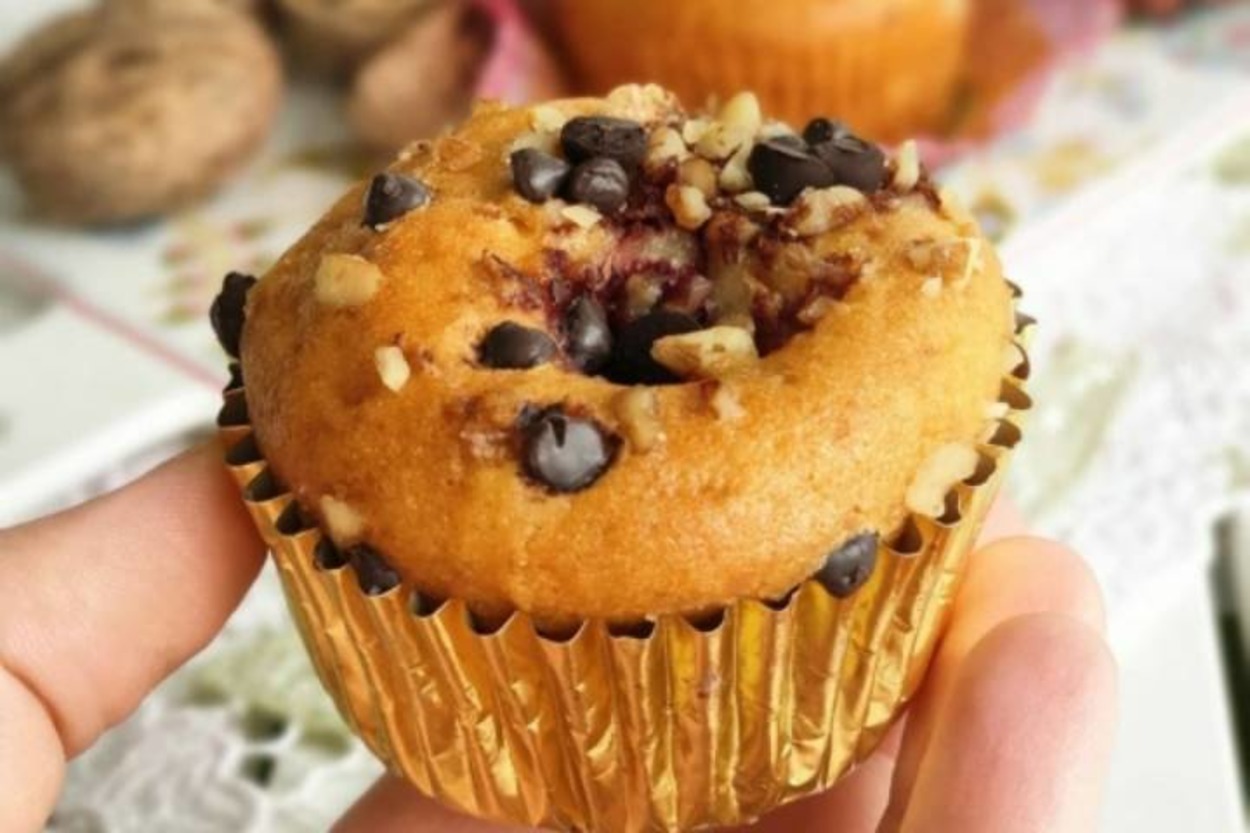 Enfes Uyum: Vişneli Damla Çikolatalı Muffin