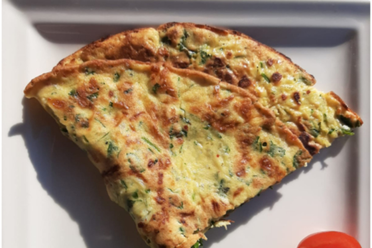 Kahvaltının Yıldızı: Avokadolu Maydanozlu Omlet