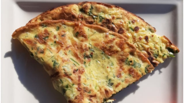 Kahvaltının Yıldızı: Avokadolu Maydanozlu Omlet