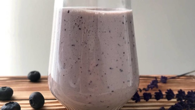 İştah Açan Rengiyle: Yaban Mersinli Smoothie