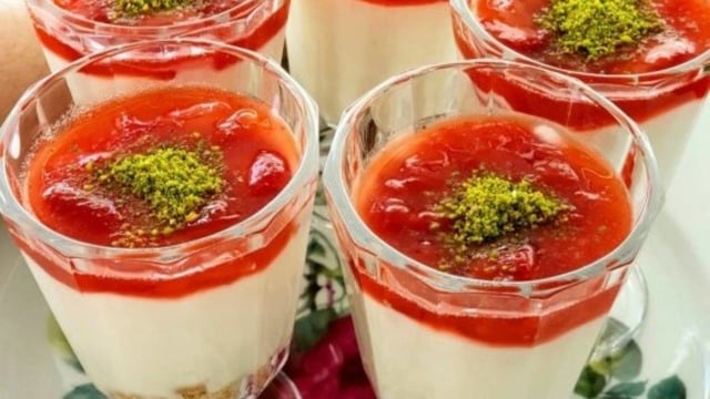 Muhteşem Aromasıyla: Çilek Soslu Puding