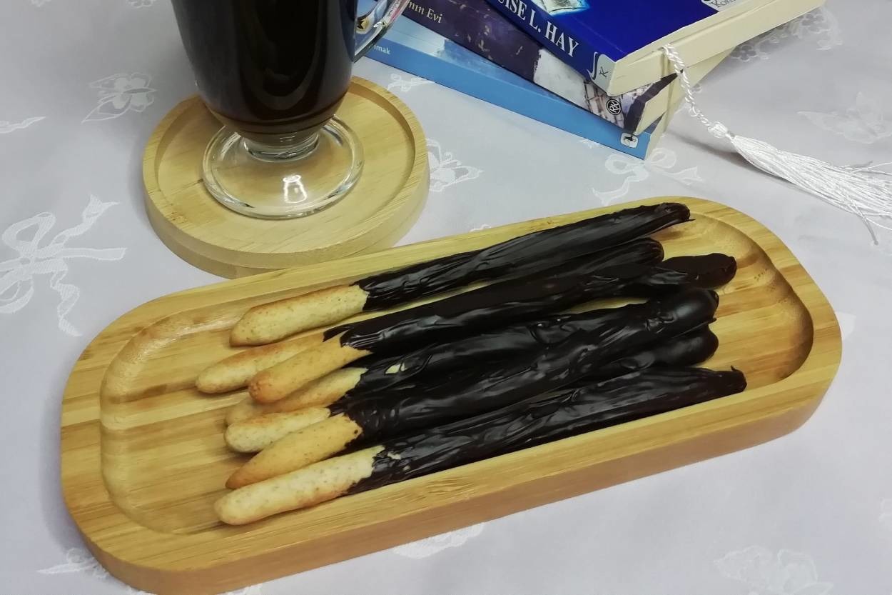 Az Malzemeli: Çikolatalı Glutensiz Kraker