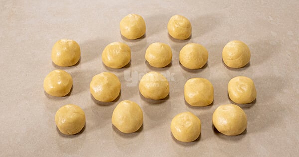 hashasli-sekerpare-asama8-yemekcom