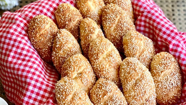 Çayın Yanına: Yumuşacık Susamlı Peynirli Poğaça