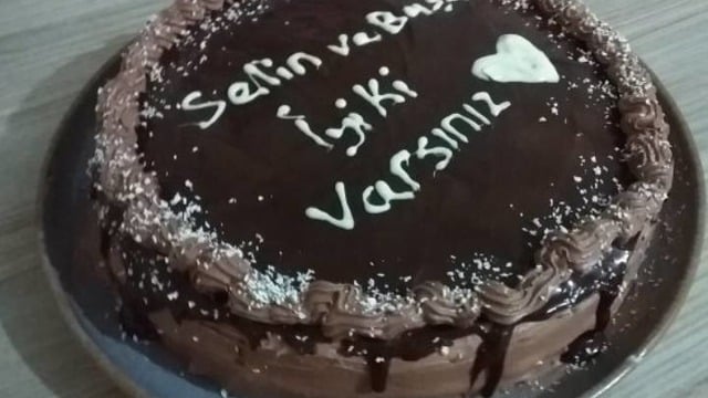 Sevdiklerinizi Mutlu Edecek: Pastacı Kremalı Çikolatalı Pasta