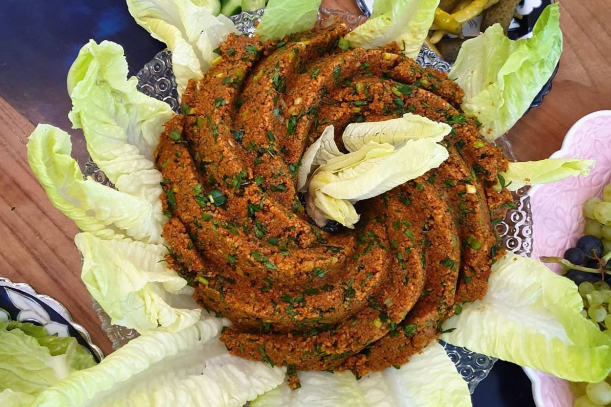 Adana'dan Misler Gibi: Kek Kalıbında Kısır