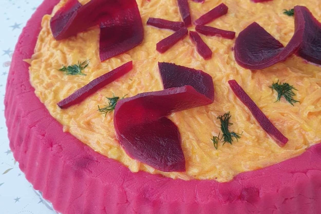 Leziz Buluşma: Havuç Taratorlu Pancarlı Patates Salatası