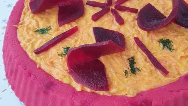 Leziz Buluşma: Havuç Taratorlu Pancarlı Patates Salatası